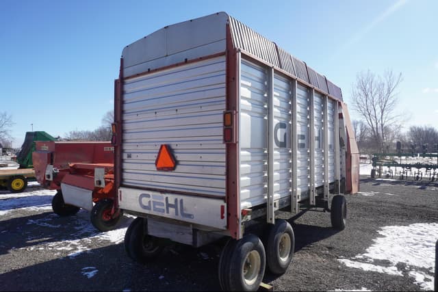 Image of Gehl 980 equipment image 4