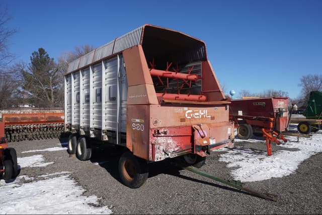 Image of Gehl 980 equipment image 1