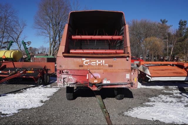 Image of Gehl 980 equipment image 2