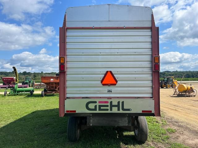 Image of Gehl 980 equipment image 3