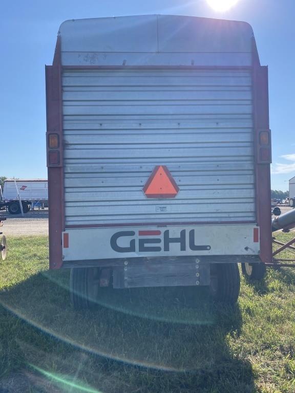 Image of Gehl 980 equipment image 4