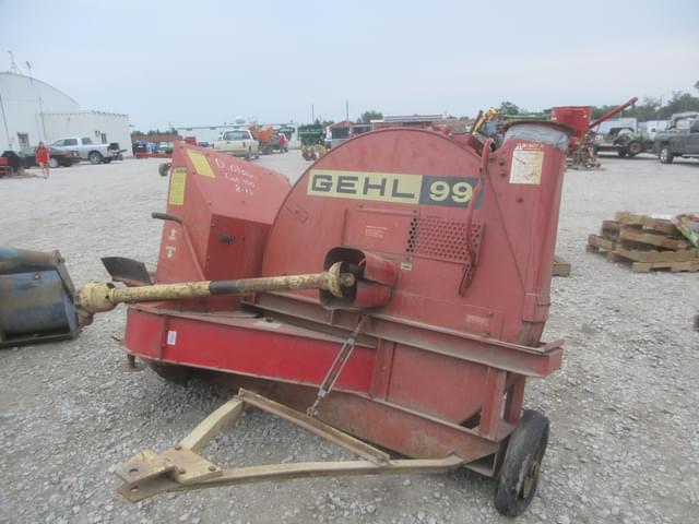 Image of Gehl 99 equipment image 2