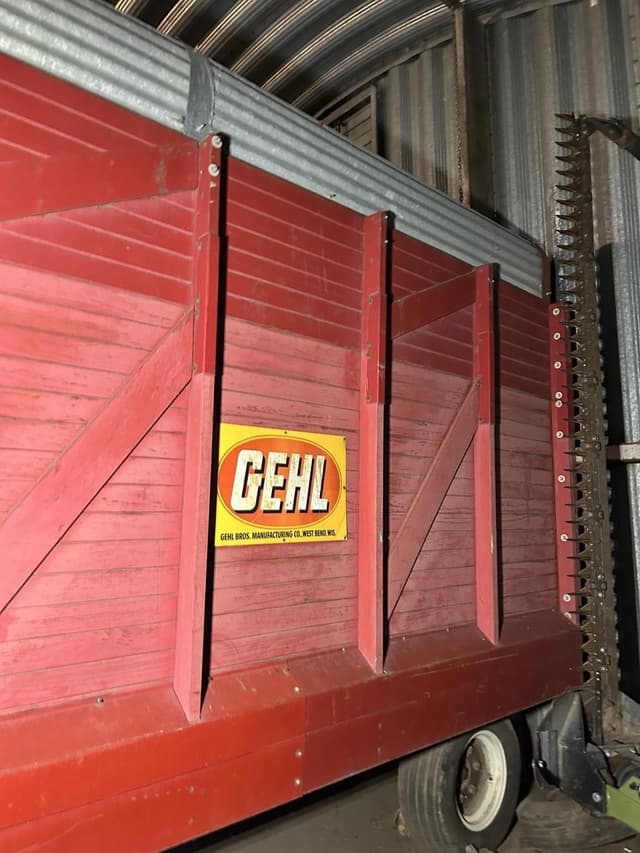 Image of Gehl BU710 equipment image 3