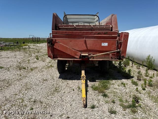 Image of Gehl BU810 equipment image 1