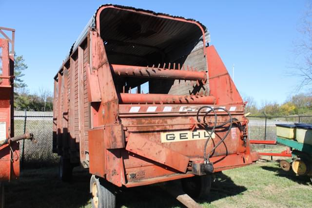 Image of Gehl BU910 equipment image 2