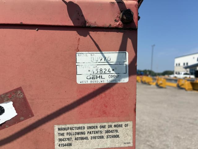 Image of Gehl BU970 equipment image 4