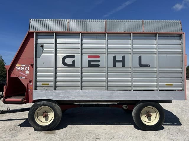 Image of Gehl BU980 equipment image 2
