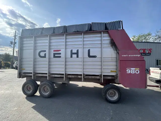 Image of Gehl BU980 equipment image 4
