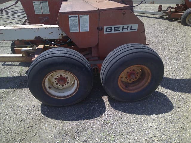 Image of Gehl CB1200 equipment image 3