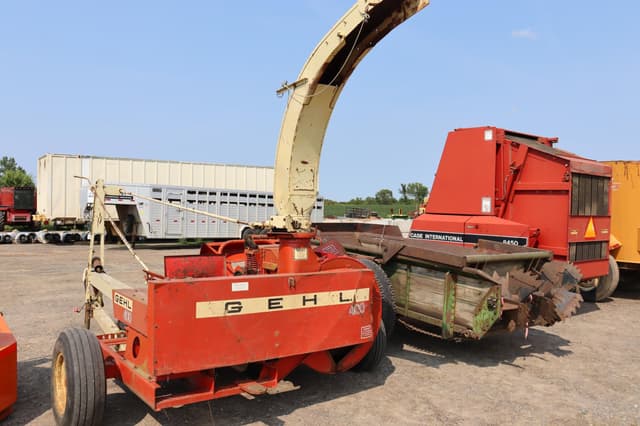 Image of Gehl CB400 equipment image 2