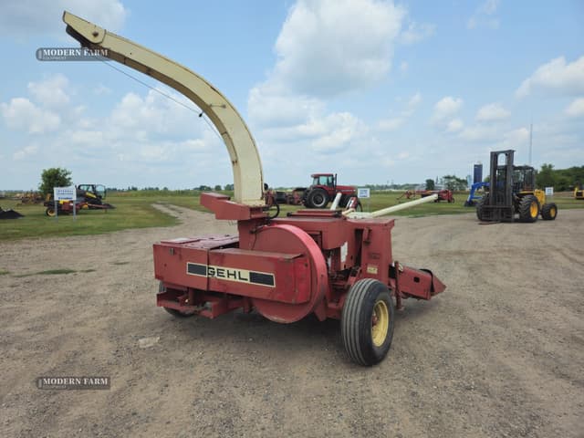 Image of Gehl CB860 equipment image 3