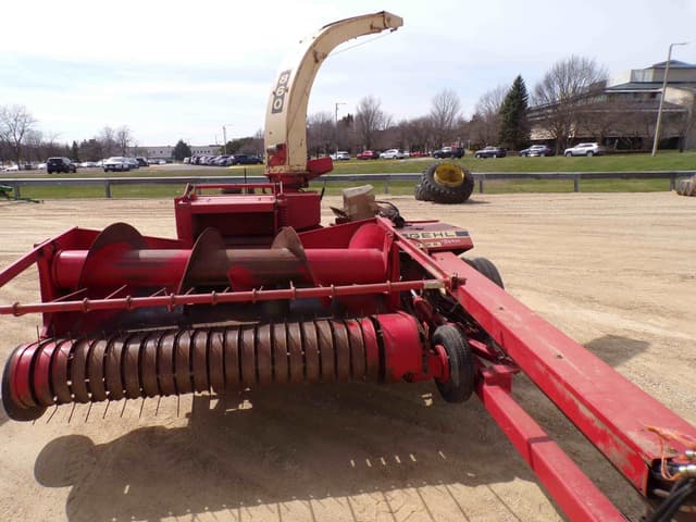 Image of Gehl 860 equipment image 2