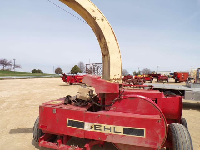 Image of Gehl 860 equipment image 4