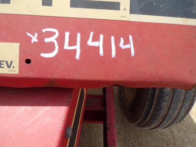 Image of Gehl 860 equipment image 1