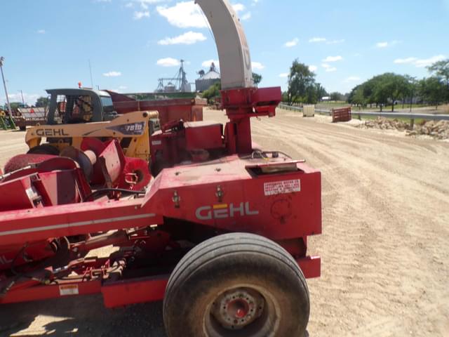 Image of Gehl CB865 equipment image 3