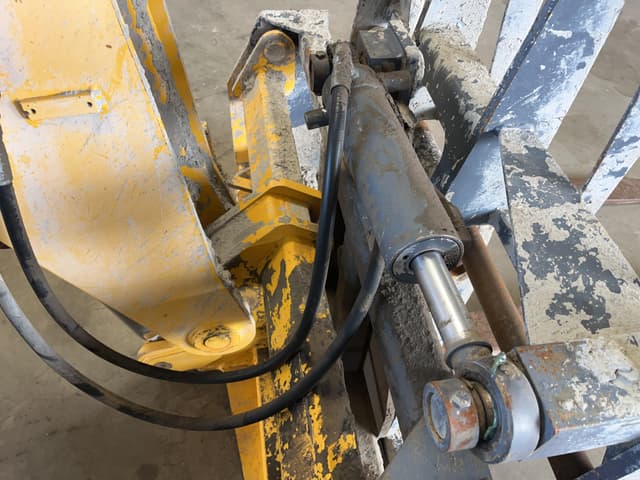 Image of Gehl DL8H-44 equipment image 4