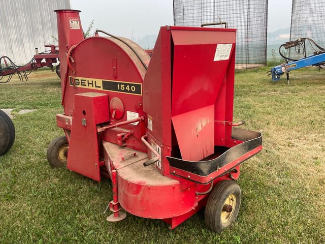Image of Gehl 1540 equipment image 4