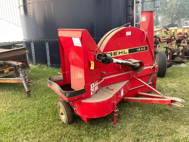 Image of Gehl 1540 equipment image 2