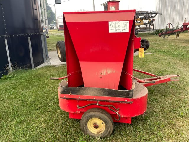 Image of Gehl 1540 equipment image 3