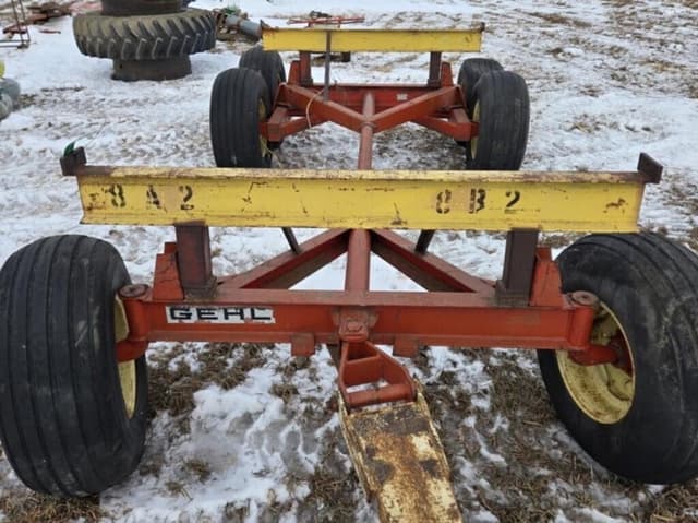 Image of Gehl G1056 equipment image 3