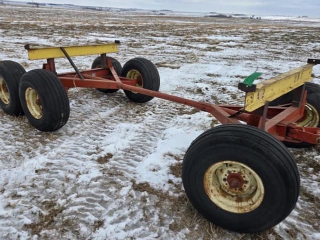 Image of Gehl G1056 equipment image 1