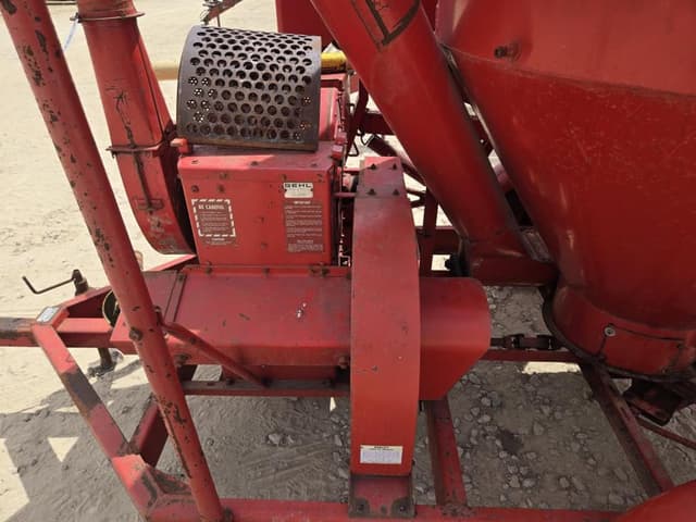 Image of Gehl 55 equipment image 3