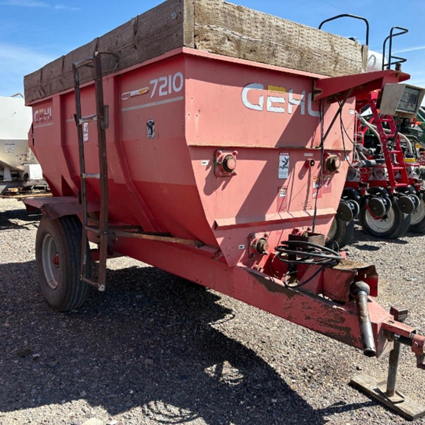 Gehl 7210 Equipment Image0