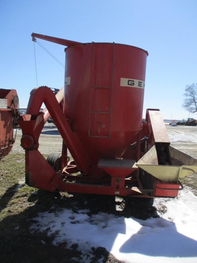 Image of Gehl 95 equipment image 3