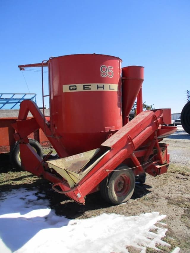 Image of Gehl 95 equipment image 2