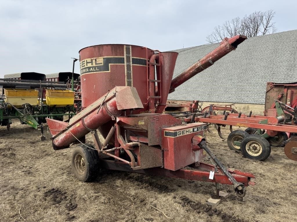 Gehl 125 Equipment Image0