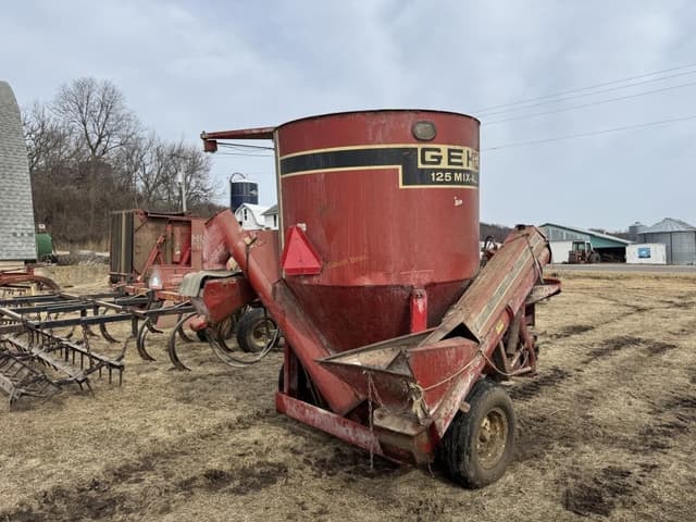 Image of Gehl 125 equipment image 2