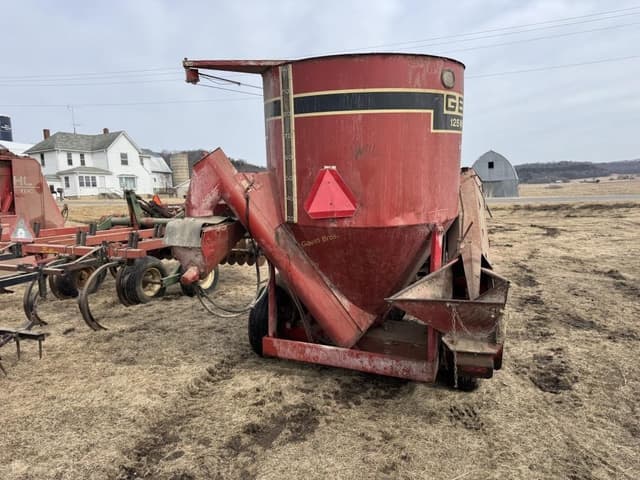 Image of Gehl 125 equipment image 3