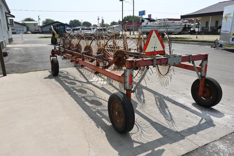 Gehl 520 Hay and Forage Hay - Rakes/Tedders for Sale | Tractor Zoom