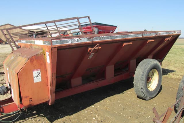 Image of Gehl 312 equipment image 4