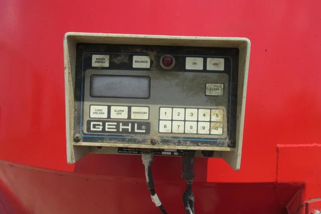 Image of Gehl MX125 equipment image 4