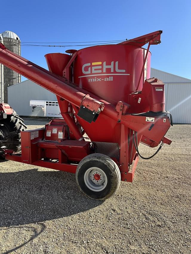 Image of Gehl MX125 equipment image 3