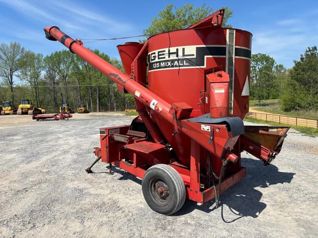 Image of Gehl MX125 equipment image 3