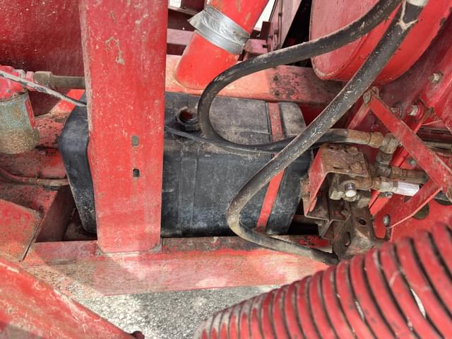 Image of Gehl MX135 equipment image 4
