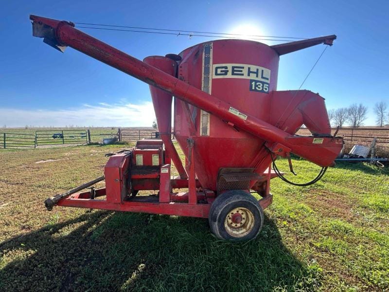 Gehl MX135 Equipment Image0