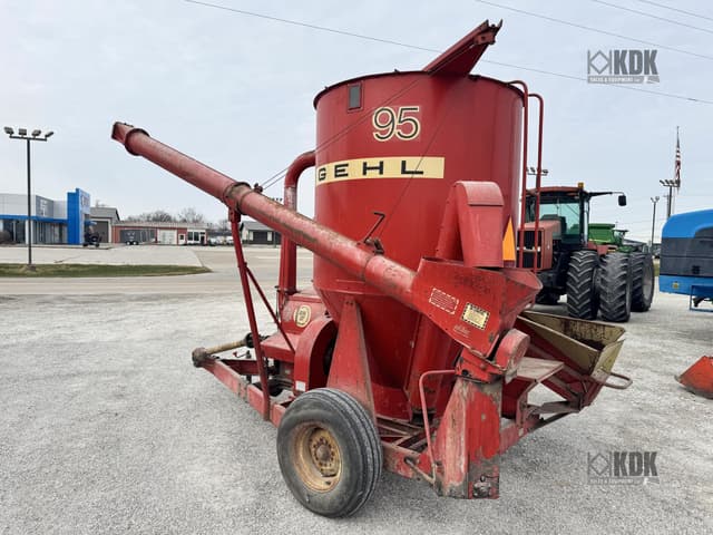 Image of Gehl MX95 equipment image 2