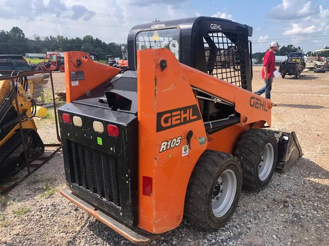 Image of Gehl R105 equipment image 3
