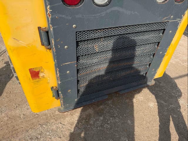 Image of Gehl R165 equipment image 4