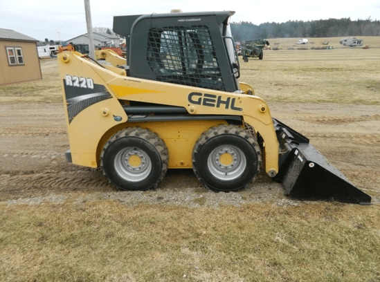 Image of Gehl R220 equipment image 3