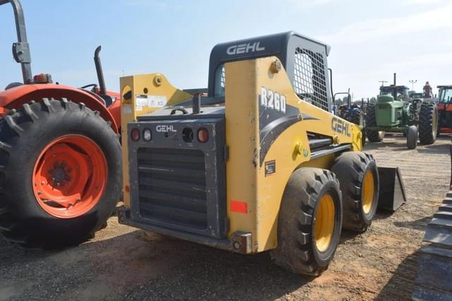Image of Gehl R260 equipment image 2