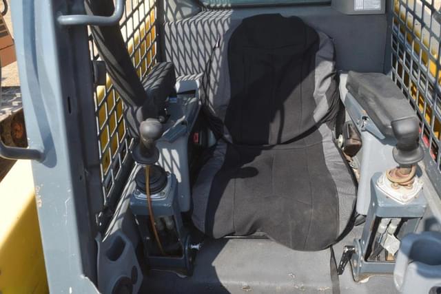 Image of Gehl R260 equipment image 4