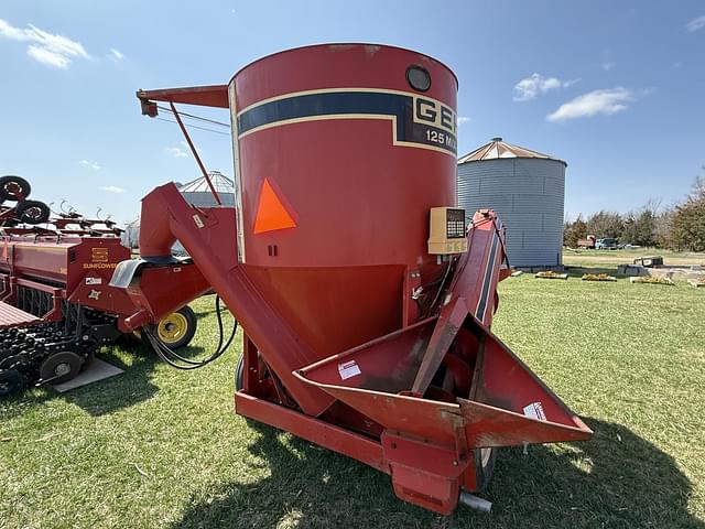 Image of Gehl 125 equipment image 3
