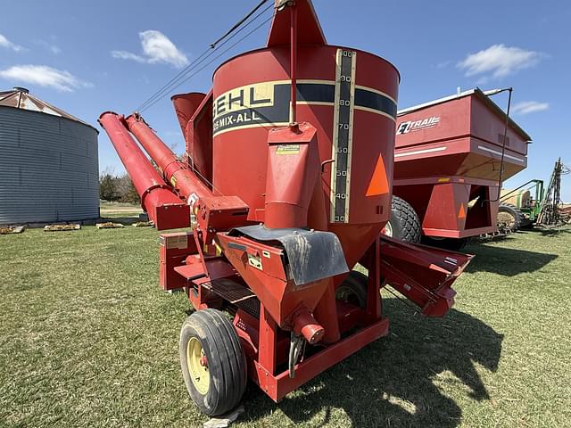 Image of Gehl 125 equipment image 2
