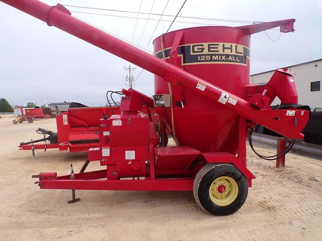 Image of Gehl 125 equipment image 3