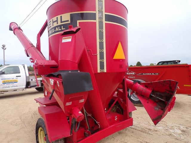 Image of Gehl 125 equipment image 4