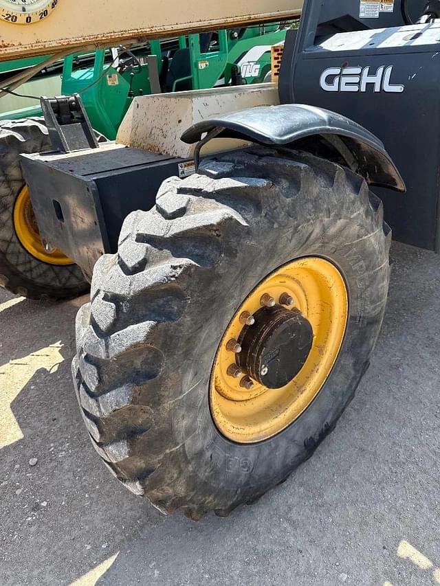Image of Gehl RS12-42 equipment image 2